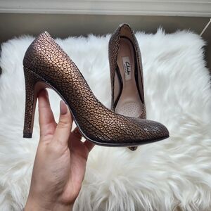 Clarks Women's Textured Brown High Heels
